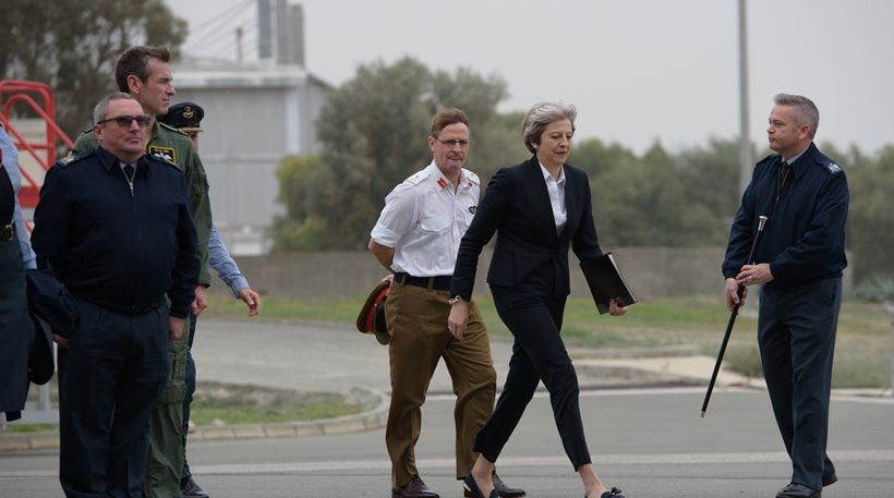 Στις βρετανικές βάσεις της Κύπρου η Τερέζα Μέι